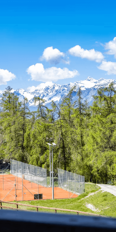 0ddd4f_96ce24bf1af54ccaad308cabfbca7e7e~mv2 tennis court