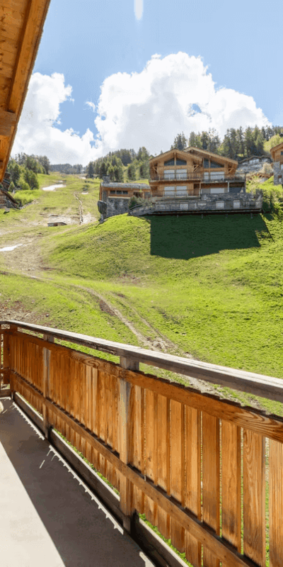 0ddd4f_cc09fa03c4724c36acdffb79a6ee773d_mv2 balcony on the piste in summer